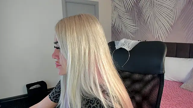 Snapshot of Kira_Key chatting on 09/28/25, 09:14 Kira Key online show from 09/28/25, 09:14