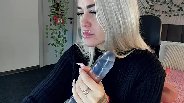 Snapshot of Kira_Key chatting on 11/10/25, 01:59 Kira Key online show from 11/10/25, 01:59