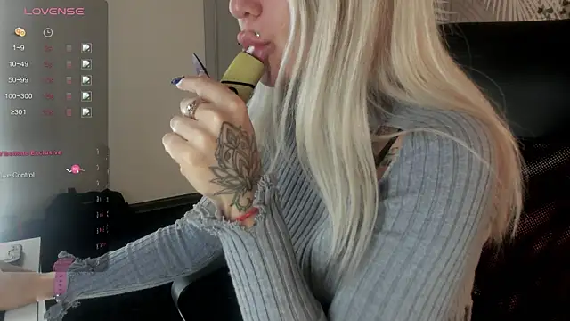 Snapshot of Kira_Key chatting on 11/18/25, 01:55 Kira Key online show from 11/18/25, 01:55