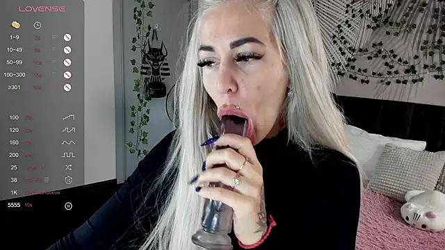 Snapshot of Kira_Key chatting on 12/14/25, 01:44 Kira Key online show from 12/14/25, 01:44