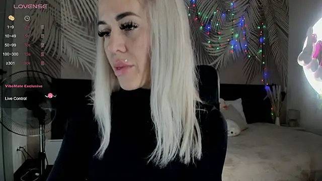 Kira Key online show from 03/11/26, 08:53