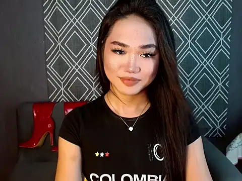 Snapshot of hugesignificant_69 chatting on 10/10/25, 05:39 hugesignificant 69 online show from 10/10/25, 05:39