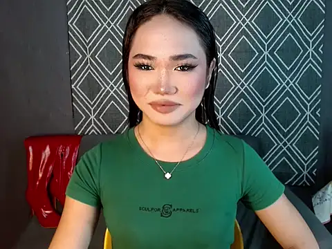 Snapshot of hugesignificant_69 chatting on 10/18/25, 03:24 hugesignificant 69 online show from 10/18/25, 03:24