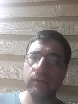 Snapshot of Gearsuit chatting on 09/10/25, 04:56 Gearsuit online show from 09/10/25, 04:56