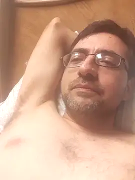 Snapshot of Gearsuit chatting on 09/14/25, 03:27 Gearsuit online show from 09/14/25, 03:27