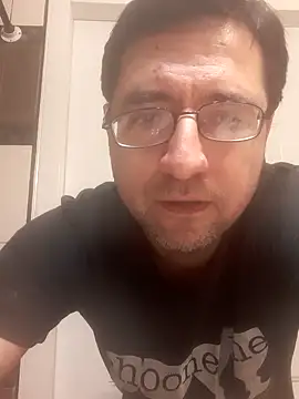 Snapshot of Gearsuit chatting on 09/19/25, 06:48 Gearsuit online show from 09/19/25, 06:48