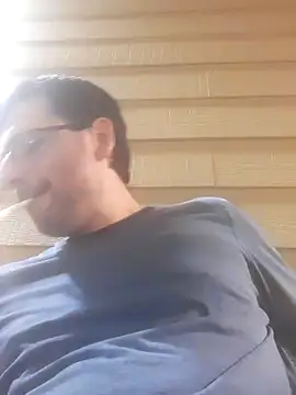 Snapshot of Gearsuit chatting on 09/23/25, 02:14 Gearsuit online show from 09/23/25, 02:14