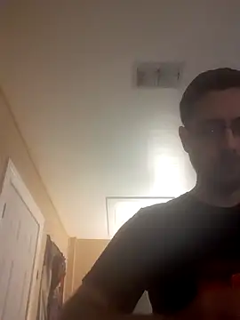 Snapshot of Gearsuit chatting on 10/11/25, 02:44 Gearsuit online show from 10/11/25, 02:44