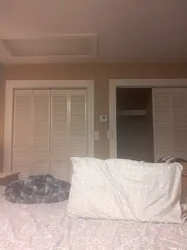 Snapshot of Gearsuit chatting on 10/18/25, 10:16 Gearsuit online show from 10/18/25, 10:16