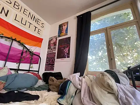 Snapshot of Styxlust chatting on 09/28/25, 12:10 Styxlust online show from 09/28/25, 12:10