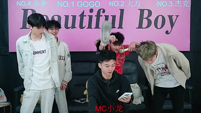 Snapshot of BeautifulBoys-888 chatting on 10/19/25, 11:22 BeautifulBoys-888 online show from 10/19/25, 11:22