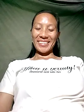 Lisa pusy online show from 10/12/25, 12:15