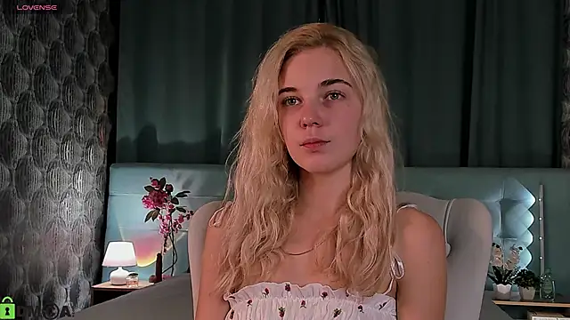 Snapshot of Aurora_Bennet chatting on 09/24/25, 12:03 Aurora Bennet online show from 09/24/25, 12:03