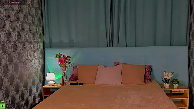 Snapshot of Aurora_Bennet chatting on 10/03/25, 12:18 Aurora Bennet online show from 10/03/25, 12:18