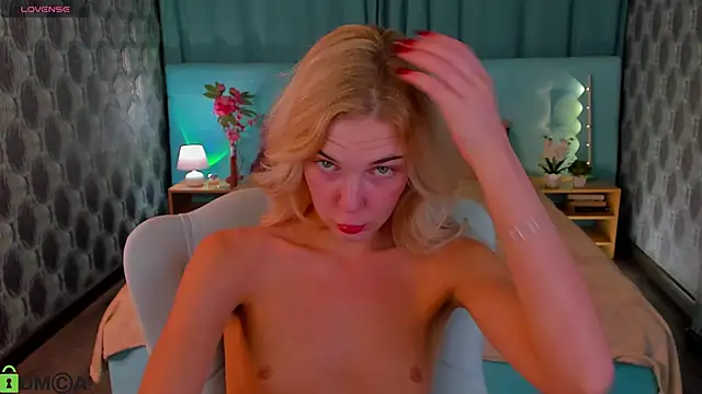 Snapshot of Aurora_Bennet chatting on 10/06/25, 12:19 Aurora Bennet online show from 10/06/25, 12:19