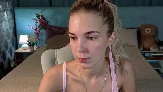 Snapshot of Aurora_Bennet chatting on 11/21/25, 01:04 Aurora Bennet online show from 11/21/25, 01:04