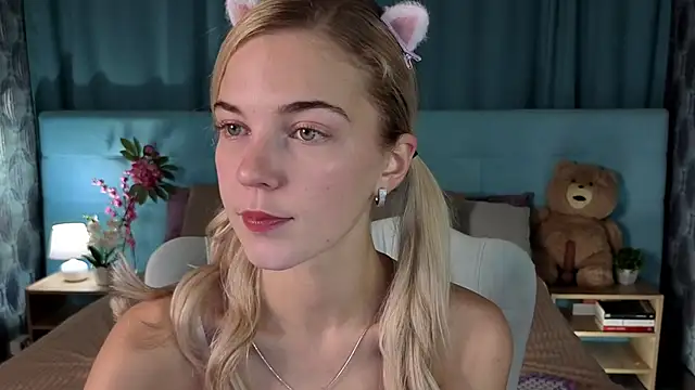 Snapshot of Aurora_Bennet chatting on 12/01/25, 11:10 Aurora Bennet online show from 12/01/25, 11:10