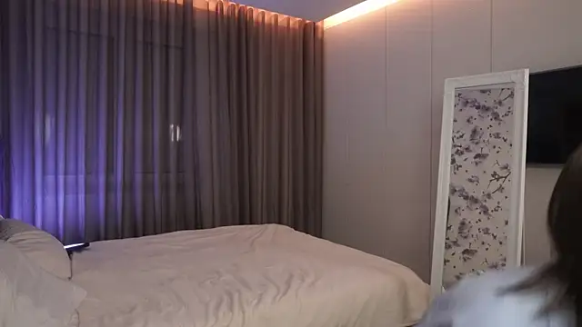 EsterCuute online show from 09/13/25, 08:30