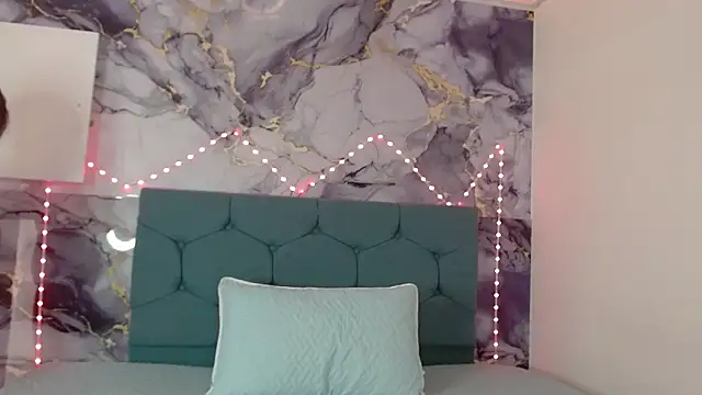 Snapshot of Vickysweeeettt chatting on 09/17/25, 07:48 Vickysweeeettt online show from 09/17/25, 07:48