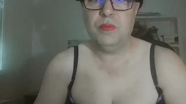 Snapshot of nataliacd chatting on 09/17/25, 02:08 nataliacd online show from 09/17/25, 02:08