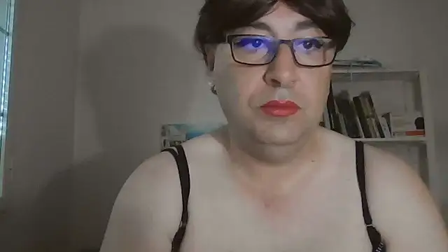 Snapshot of nataliacd chatting on 09/20/25, 11:33 nataliacd online show from 09/20/25, 11:33