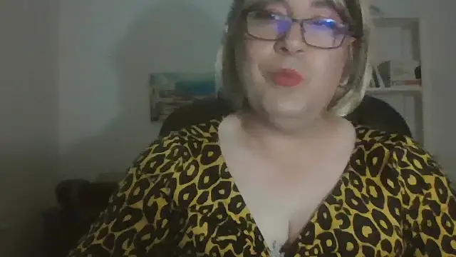 Snapshot of nataliacd chatting on 11/12/25, 04:07 nataliacd online show from 11/12/25, 04:07