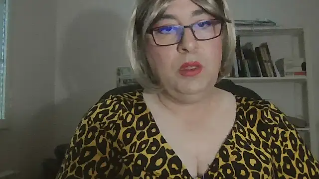 Snapshot of nataliacd chatting on 11/15/25, 01:29 nataliacd online show from 11/15/25, 01:29