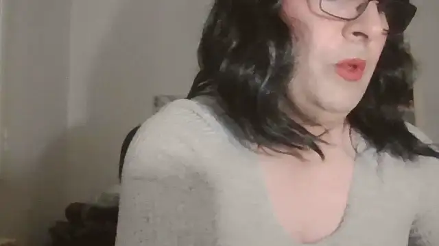 Snapshot of nataliacd chatting on 11/17/25, 04:24 nataliacd online show from 11/17/25, 04:24