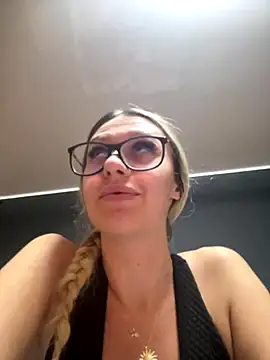 Snapshot of DivineDesireDuo chatting on 11/01/25, 10:56 DivineDesireDuo online show from 11/01/25, 10:56