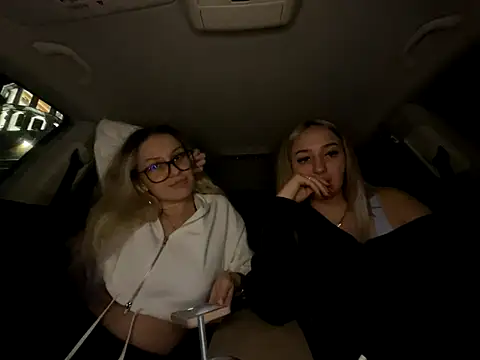 Snapshot of DivineDesireDuo chatting on 11/25/25, 08:09 DivineDesireDuo online show from 11/25/25, 08:09