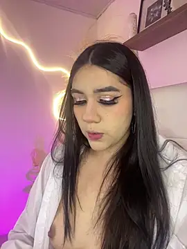 Snapshot of Zoe_Serrat chatting on 10/02/25, 12:12 Zoe Serrat online show from 10/02/25, 12:12