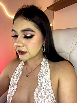 Snapshot of Zoe_Serrat chatting on 10/18/25, 12:39 Zoe Serrat online show from 10/18/25, 12:39
