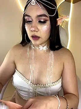 Snapshot of Zoe_Serrat chatting on 10/31/25, 01:01 Zoe Serrat online show from 10/31/25, 01:01