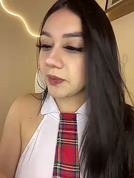 Snapshot of Zoe_Serrat chatting on 12/14/25, 01:38 Zoe Serrat online show from 12/14/25, 01:38