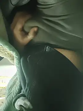 vardh033 online show from 12/21/25, 02:08