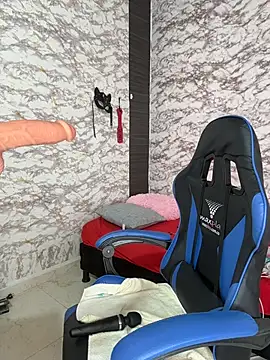 Snapshot of AlisSon__hot chatting on 12/14/25, 06:45 AlisSon hot online show from 12/14/25, 06:45