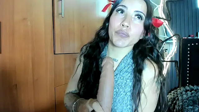 scarletr red online show from 11/01/25, 11:18