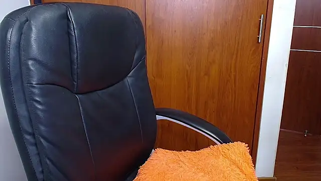 Snapshot of melikaronit2 chatting on 11/05/25, 05:13 melikaronit2 online show from 11/05/25, 05:13