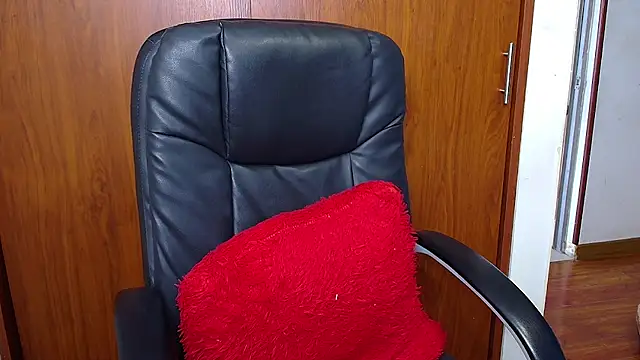 Snapshot of melikaronit2 chatting on 12/05/25, 05:09 melikaronit2 online show from 12/05/25, 05:09