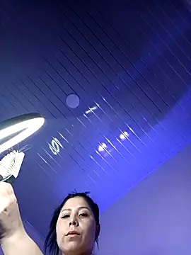 SiennaValera online show from 11/08/25, 05:34