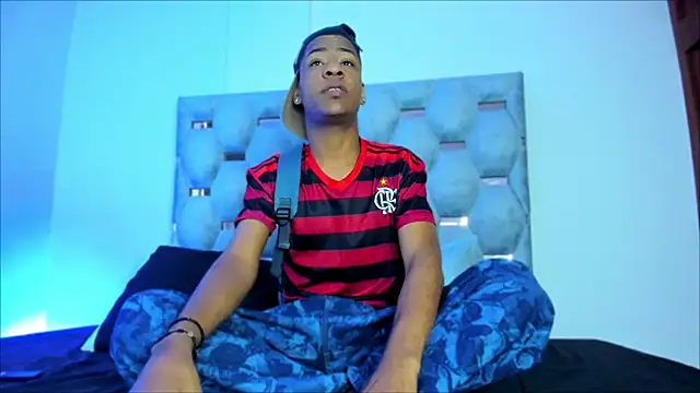 tiago xxx  online show from 10/03/25, 09:01