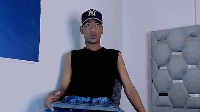 tiago xxx  online show from 10/18/25, 09:26