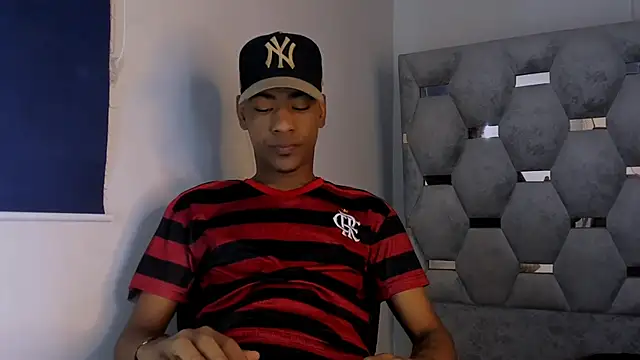 tiago xxx  online show from 10/20/25, 08:09