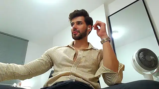 Snapshot of MARK_CHEST chatting on 10/01/25, 11:00 MARK CHEST online show from 10/01/25, 11:00