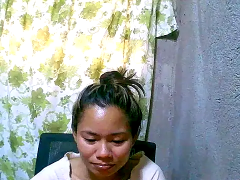 Snapshot of Sweeetgurll chatting on 09/15/25, 12:43 Sweeetgurll online show from 09/15/25, 12:43