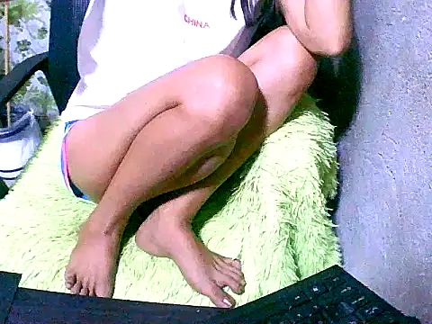 Snapshot of Sweeetgurll chatting on 09/18/25, 01:18 Sweeetgurll online show from 09/18/25, 01:18