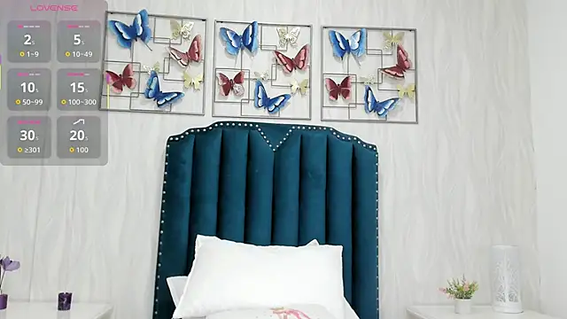 Snapshot of Alison_Carde05 chatting on 10/18/25, 07:36 Alison Carde05 online show from 10/18/25, 07:36