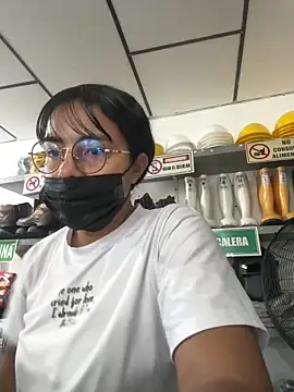 Kyra  Rose online show from 11/28/25, 07:05