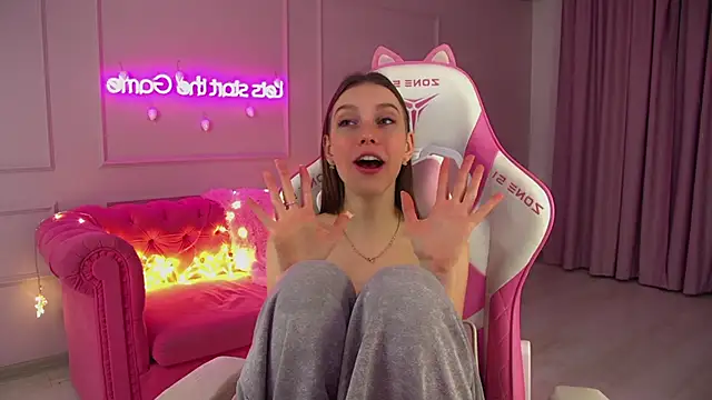 VeronicaVances online show from 12/17/25, 06:25