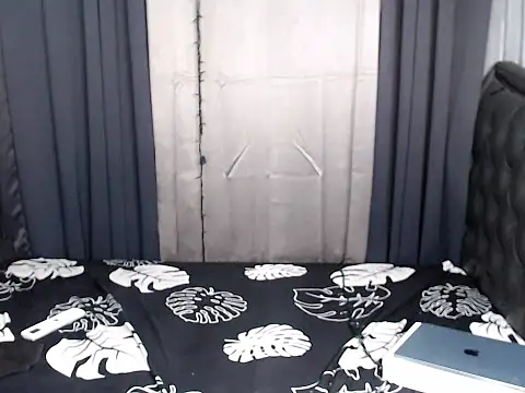 Snapshot of scarlet_enchantress chatting on 09/27/25, 01:10 scarlet enchantress online show from 09/27/25, 01:10